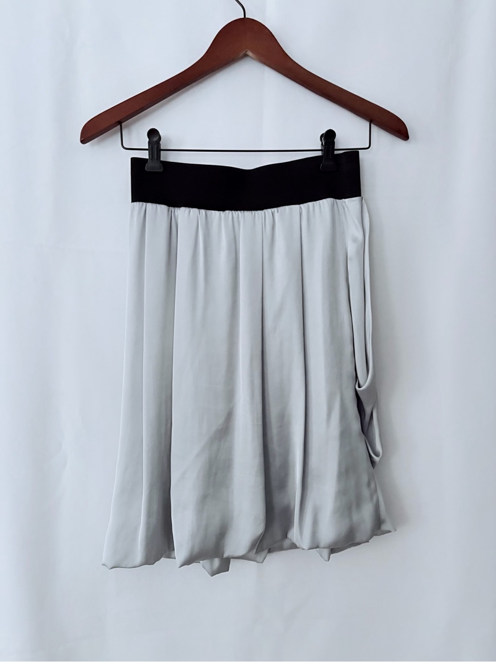 Bubble Skirt in Light Gray Skirt with Black Waistband- H&M Size 4
